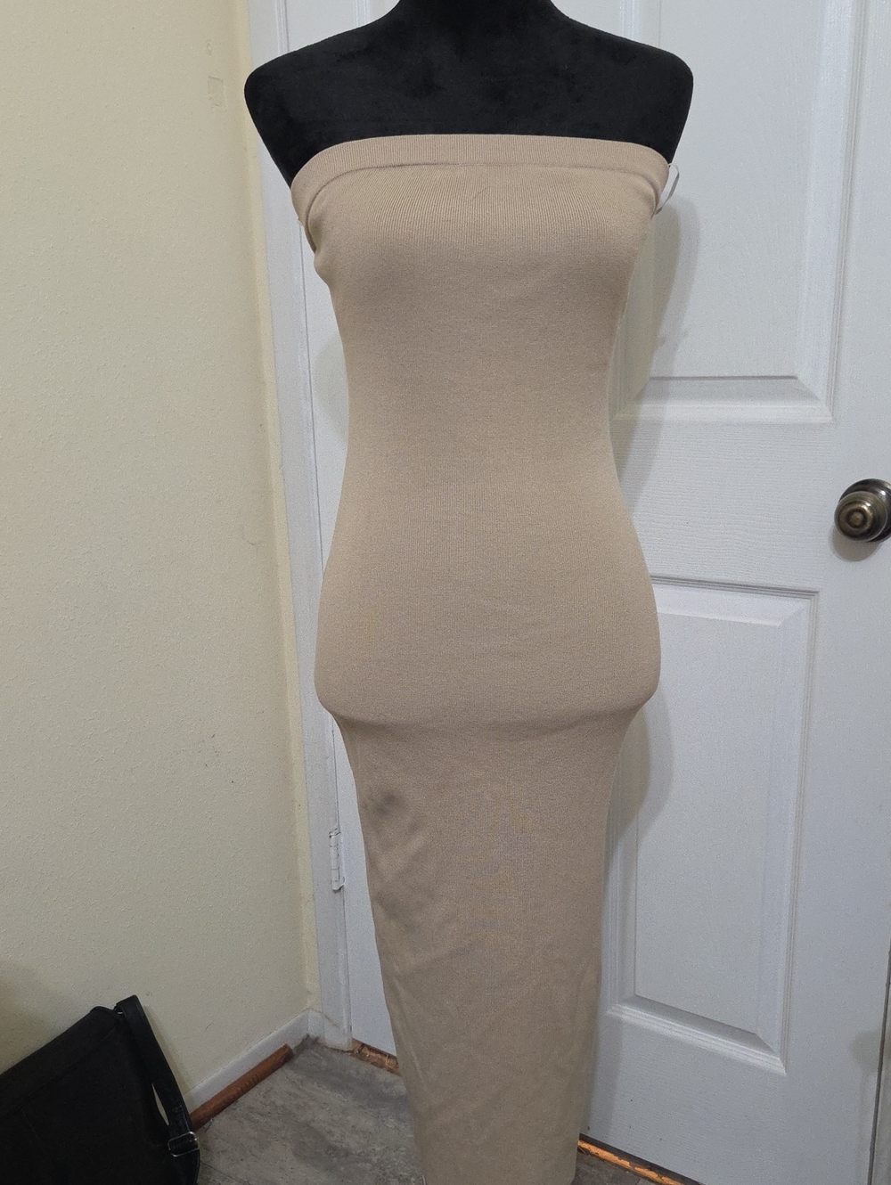 Hera Collection Women's Strapless Beige Ribbed Knit Bodycon Midi Dress - Medium